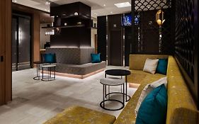 the b 赤坂見附（ザビー あかさかみつけ）